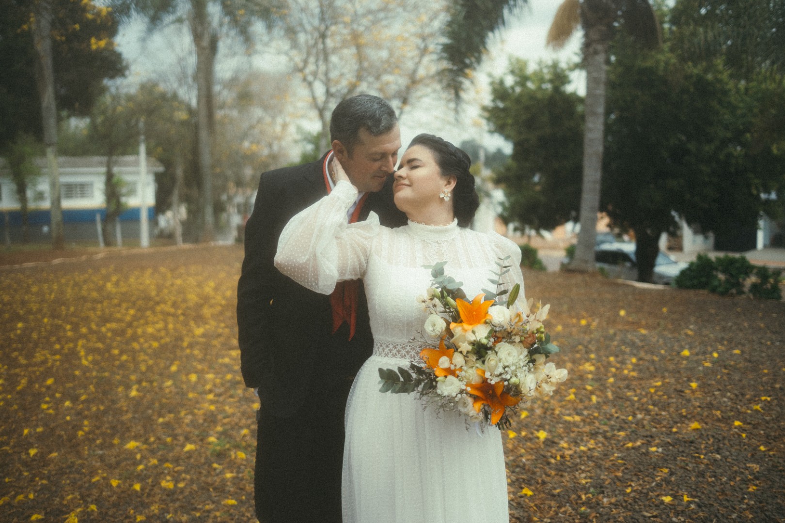 Fotografia de casamento em Passo Fundo - casal se abraçando